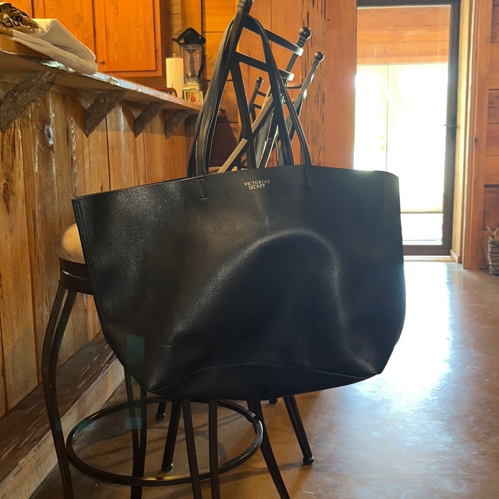 VS black tote bag